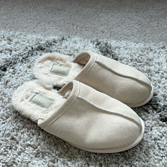 Women’s Ugg Scuff Slipper - Lightly Worn! - Picture 1 of 7